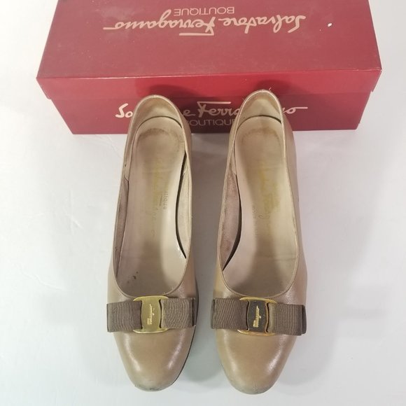 SALVATORE FERRAGAMO LILLAZ BEIGE PUMP SHOES 8 AA - Picture 4 of 10